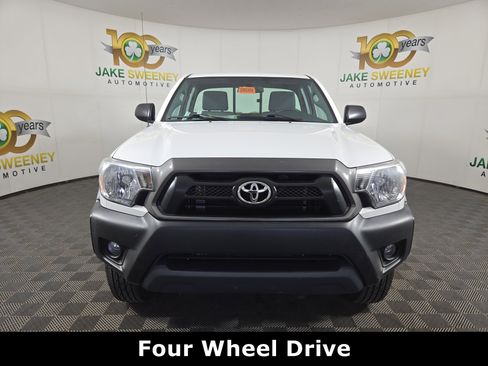 Used 2014 Toyota Tacoma 4x4 Regular Cab image 2