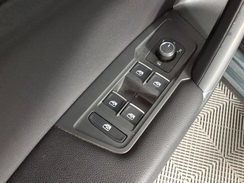 Used 2020 Volkswagen Tiguan SE w/ Panoramic Sunroof Package AWD/4WD image 18