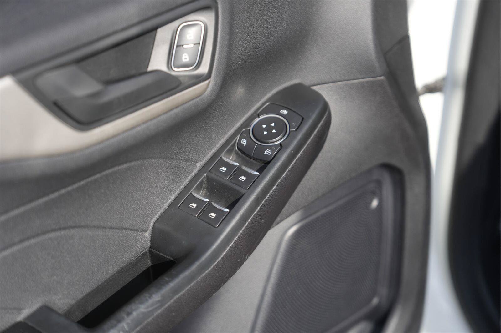 Used 2022 Ford Escape SE FWD image 29