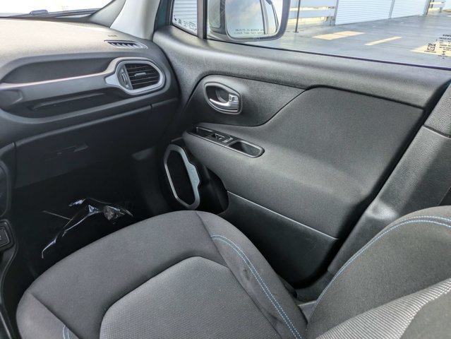 Certified 2021 Jeep Renegade Latitude FWD image 17