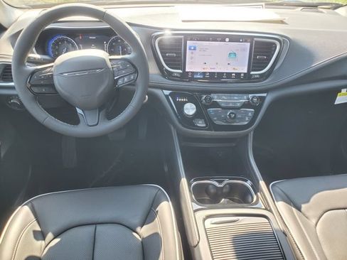 New 2027 Chrysler Pacifica Limited AWD/4WD image 17
