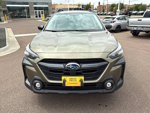 Used 2025 Subaru Outback Premium AWD/4WD image 2