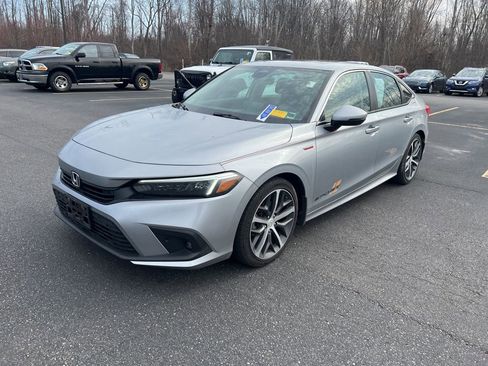 Used 2023 Honda Civic Touring image 3