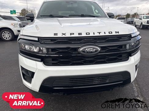 Used 2023 Ford Expedition Limited image 12