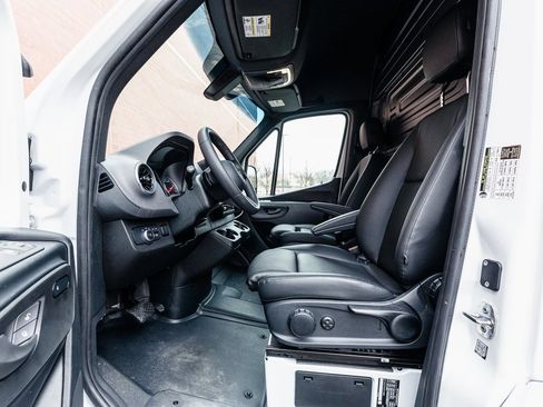 Used 2025 Mercedes-Benz Sprinter 2500 image 7