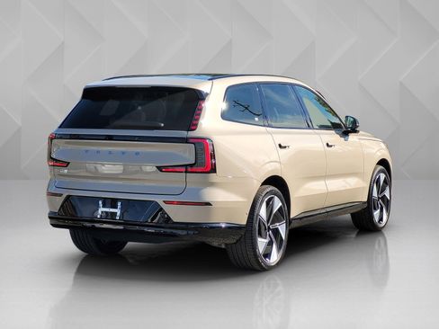 Certified 2025 Volvo EX90 Ultra image 6
