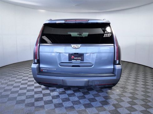 Used 2018 Cadillac Escalade ESV Luxury image 7