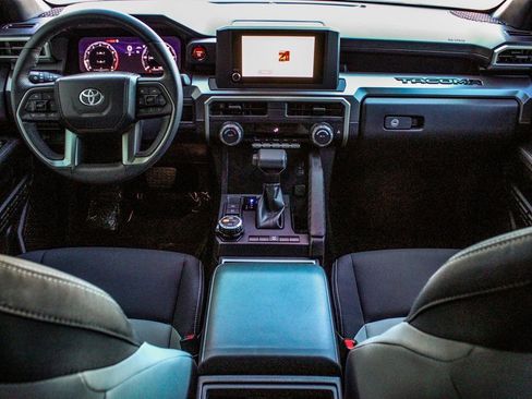 Used 2024 Toyota Tacoma TRD Off-Road image 33