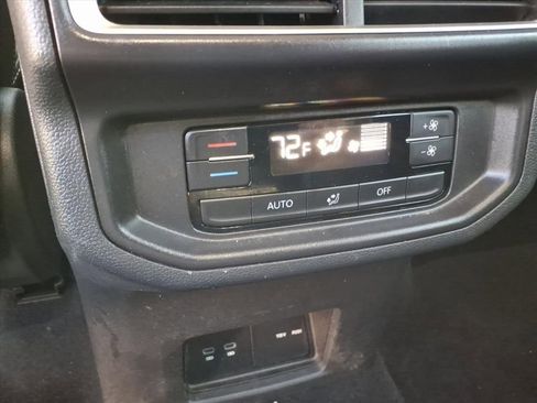 Used 2025 Volkswagen Atlas SE image 12