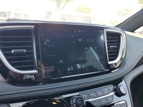 New 2024 Chrysler Pacifica Limited w/ S Appearance Package image 12