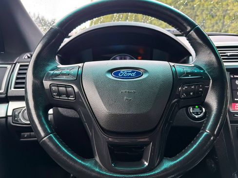 Used 2017 Ford Explorer XLT w/ Equipment Group 202A FWD image 25