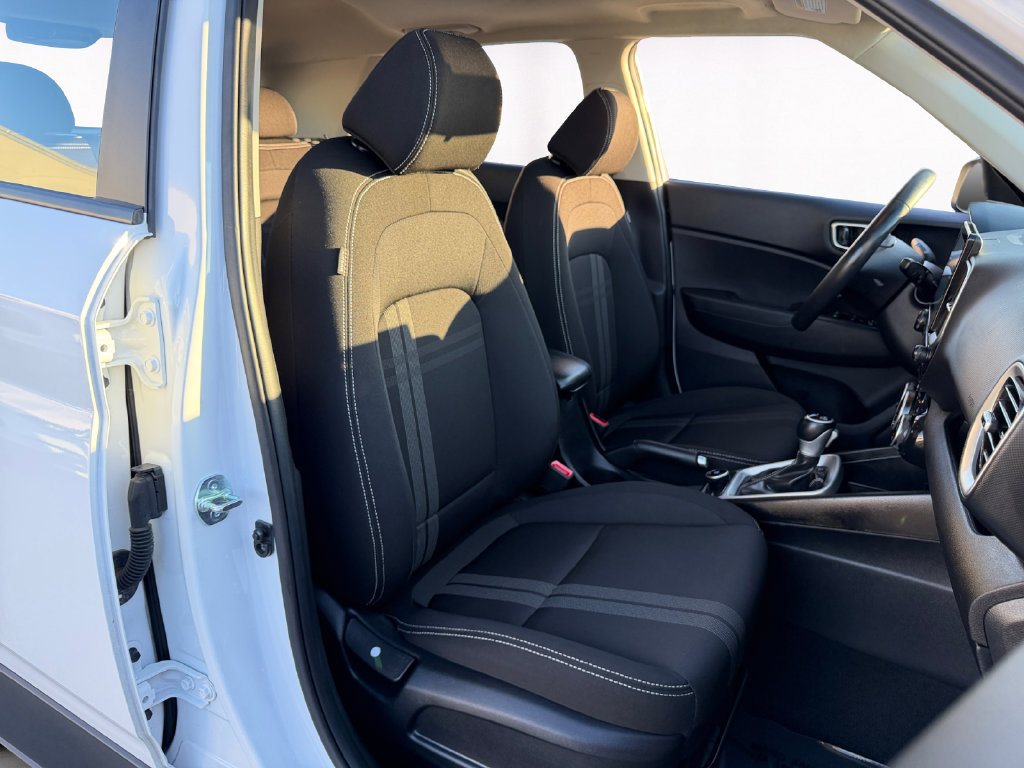 Used 2025 Hyundai Venue SEL FWD image 15