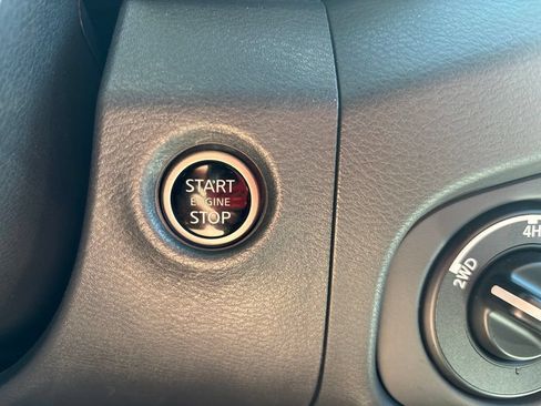 Used 2023 Nissan Frontier SV w/ SV Convenience Package AWD/4WD image 27