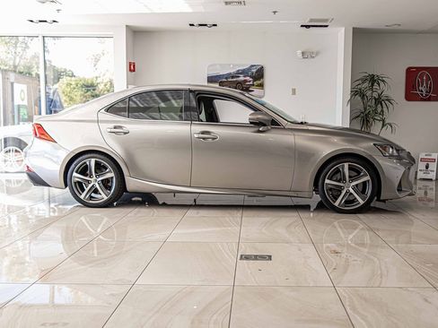 Used 2017 Lexus IS 300 AWD image 9