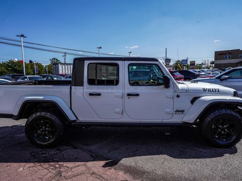 Used 2021 Jeep Gladiator Willys image 3