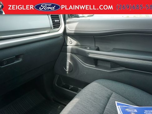 Used 2024 Ford Expedition XLT AWD/4WD image 33