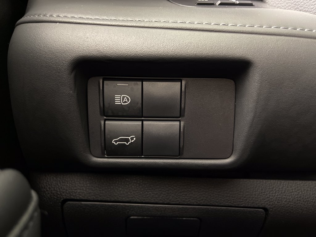 Certified 2022 Toyota Highlander LE FWD image 28