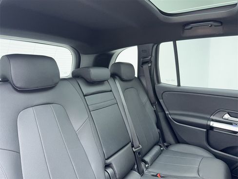 Used 2022 Mercedes-Benz GLB 250 image 49