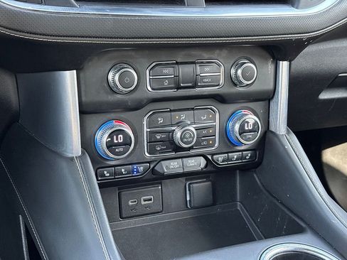 Used 2023 GMC Yukon SLT AWD/4WD image 48
