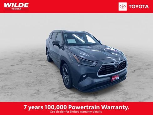 Certified 2024 Toyota Highlander XLE image 3