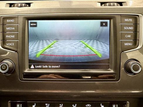 Used 2016 Volkswagen e-Golf SE w/ DC Fast Charging Package image 13