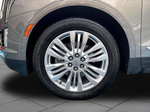 Used 2017 Cadillac XT5 Premium Luxury w/ LPO, Wheel Lock Package FWD image 11
