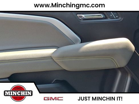 Used 2024 Chevrolet Colorado ZR2 w/ ZR2 Convenience Package III AWD/4WD image 13