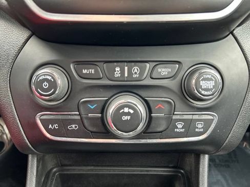 Used 2021 Jeep Cherokee Latitude Lux AWD/4WD image 39
