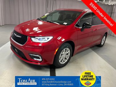 New 2026 Chrysler Pacifica Select