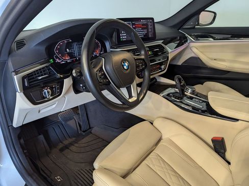Used 2023 BMW 530i w/ Premium Package image 5