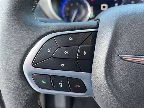 Certified 2024 Chrysler Pacifica Touring-L image 21