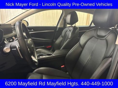 Used 2025 Genesis G70 2.5T image 18