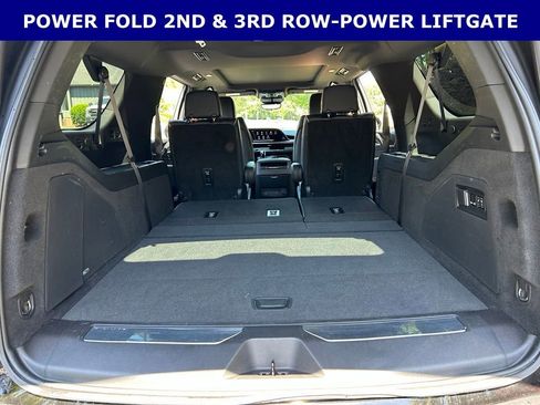 Used 2023 Cadillac Escalade ESV Premium Luxury RWD image 19