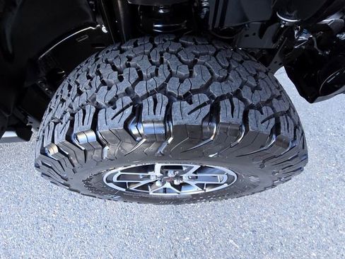 Certified 2023 Jeep Gladiator Sport image 28