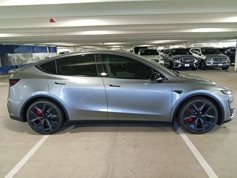 Used 2026 Tesla Model Y Performance AWD/4WD image 4