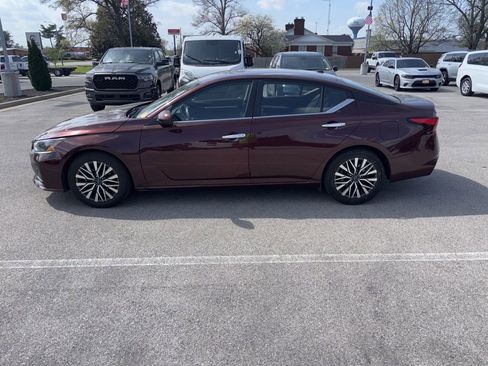 Used 2023 Nissan Altima 2.5 SV FWD image 2