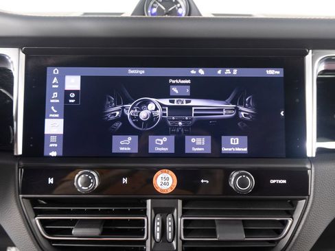 Certified 2026 Porsche Macan AWD/4WD image 24