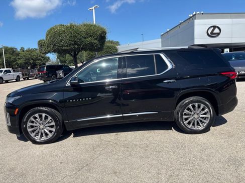 Used 2022 Chevrolet Traverse Premier w/ LPO, Cargo Package FWD image 2