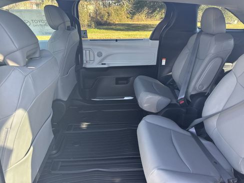 New 2025 Toyota Sienna XLE image 24