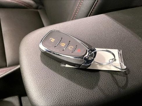 Used 2024 Chevrolet Trax RS FWD image 11