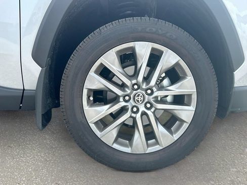 Used 2025 Toyota RAV4 Limited FWD image 31