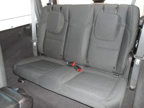 Used 2020 Jeep Wrangler Sport AWD/4WD image 13