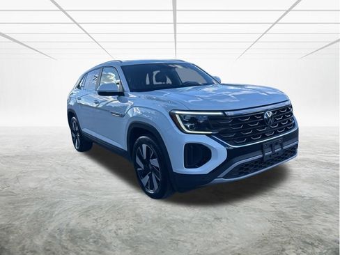 Used 2024 Volkswagen Atlas Cross Sport SE image 2