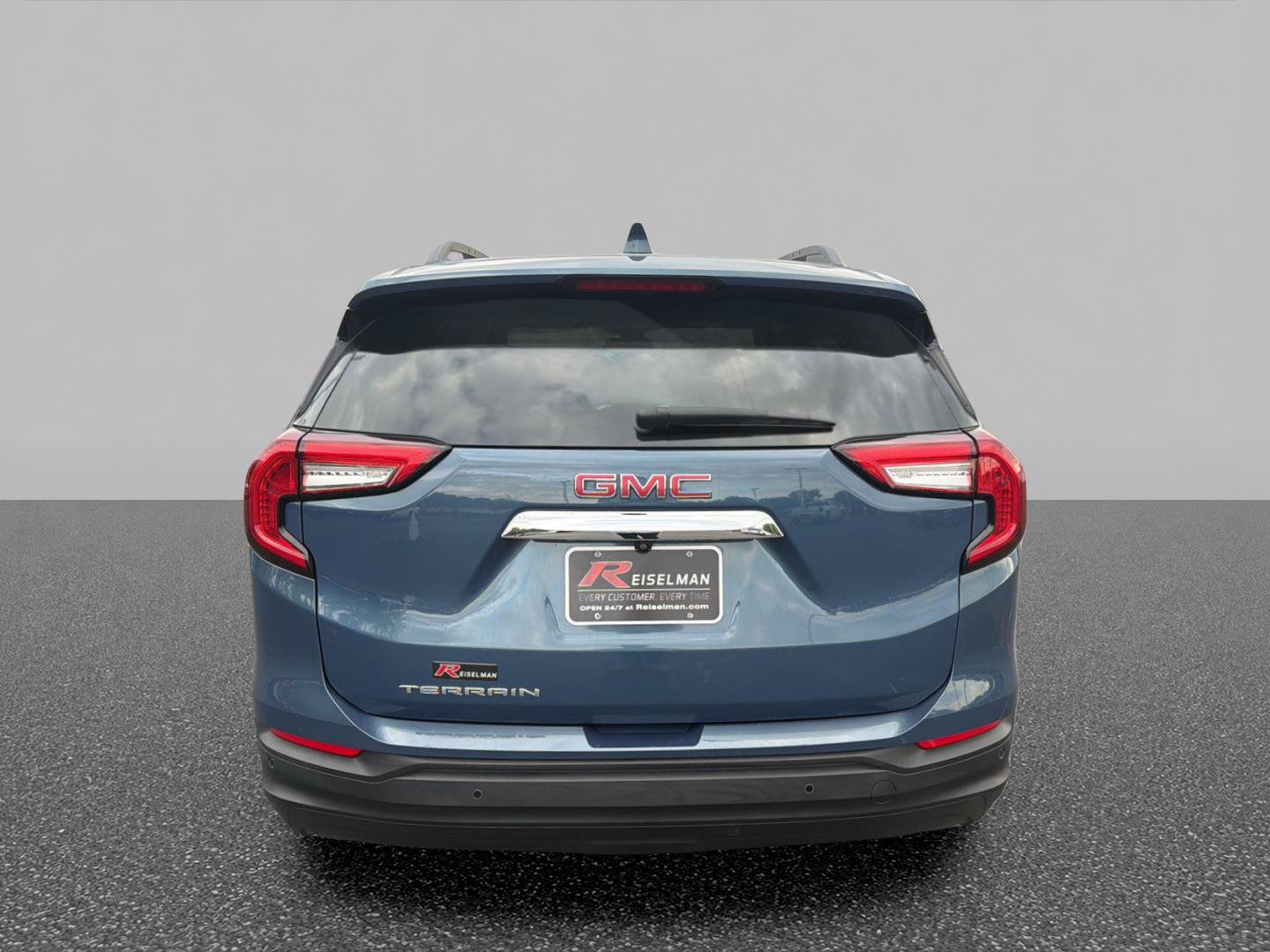 Certified 2024 GMC Terrain SLE w/ Driver Convenience Package FWD image 6