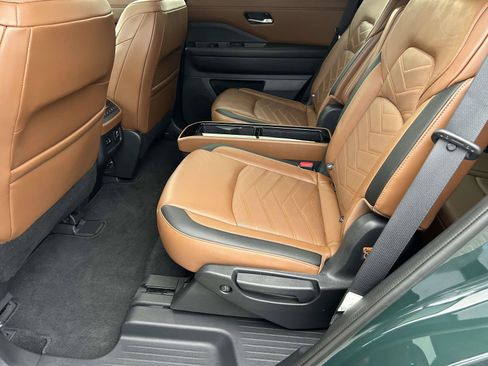 Used 2022 Nissan Pathfinder Platinum w/ Cargo Package AWD/4WD image 13