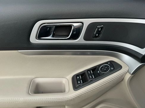 Used 2013 Ford Explorer XLT image 34