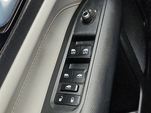 Used 2025 Jeep Compass Limited image 10