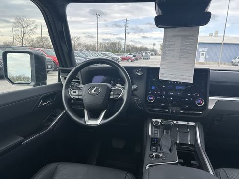 Used 2024 Lexus GX 550 image 12