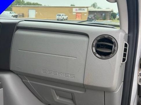 Used 2009 Ford E-350 and Econoline 350 XLT RWD image 30