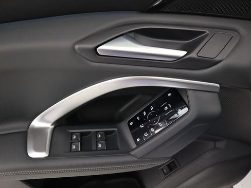 Used 2025 Audi Q5 Premium w/ Convenience Package image 25